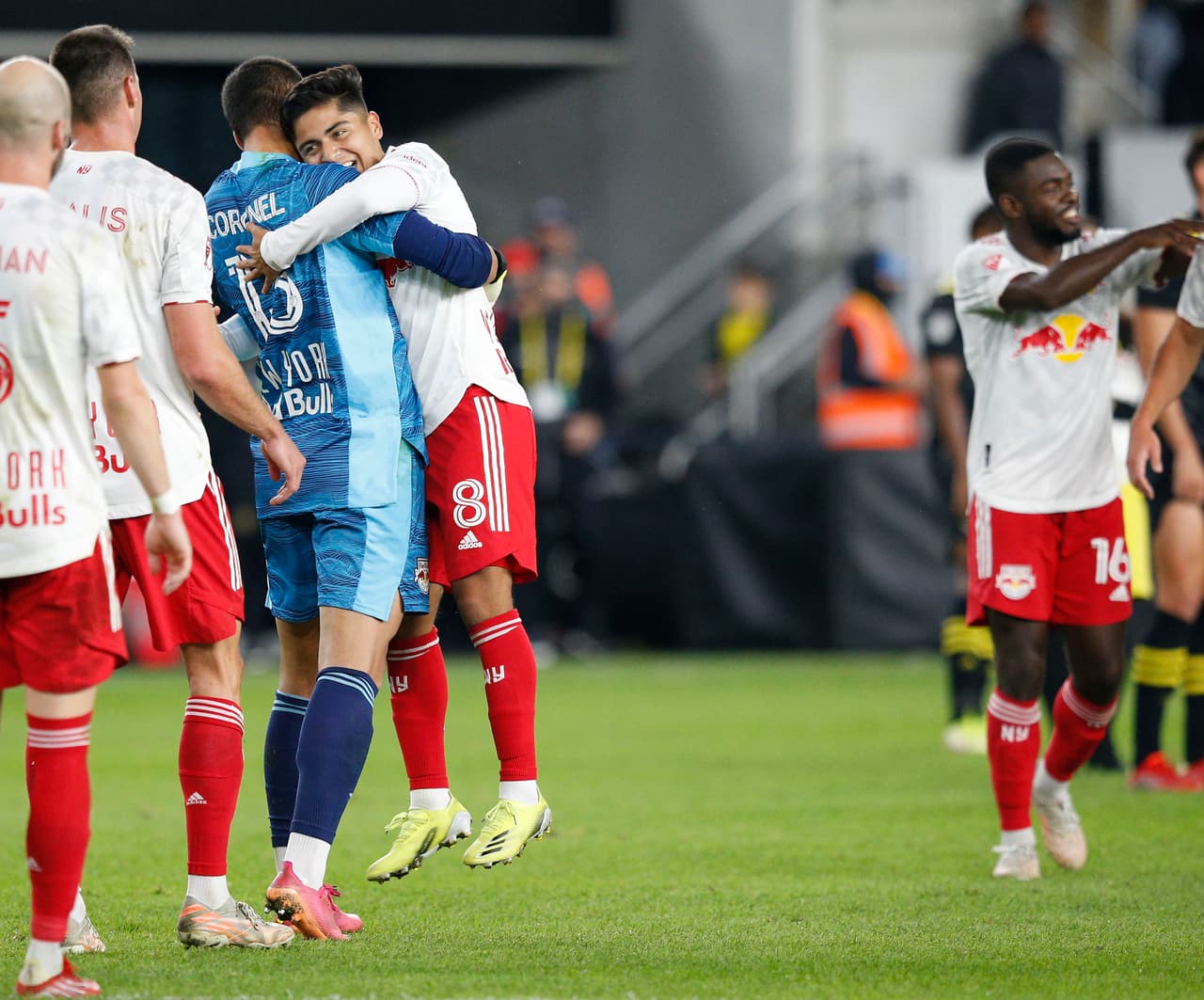 La buena marcha de los Red Bulls en las últimas semanas permitió al conjunto de Nueva Jersey estar ubicado en posiciones de Playoffs en el Este.
<br>