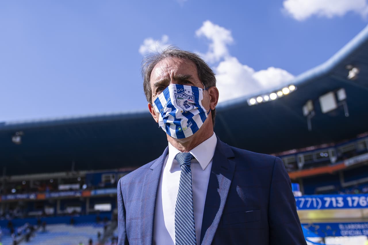 Gracias a un doblete de Luis Chávez y otro golazo de Roberto de la Rosa, el Pachuca dio cuenta de los Rayados.