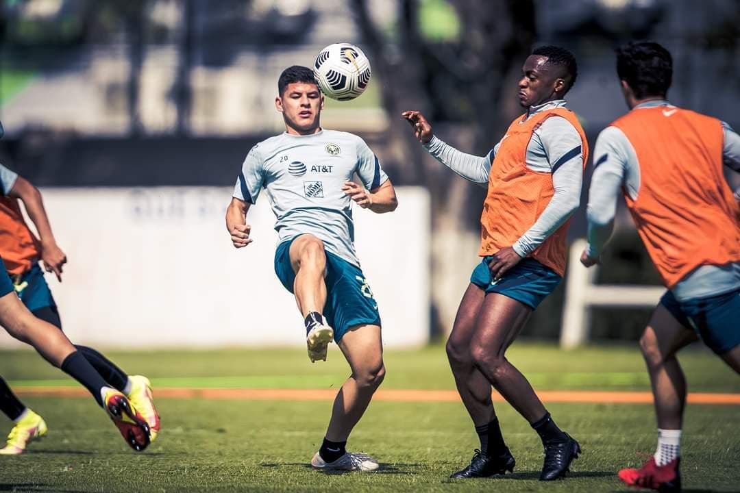 América incluye a Renato Ibarra y Viñas para enfrentar a Altas