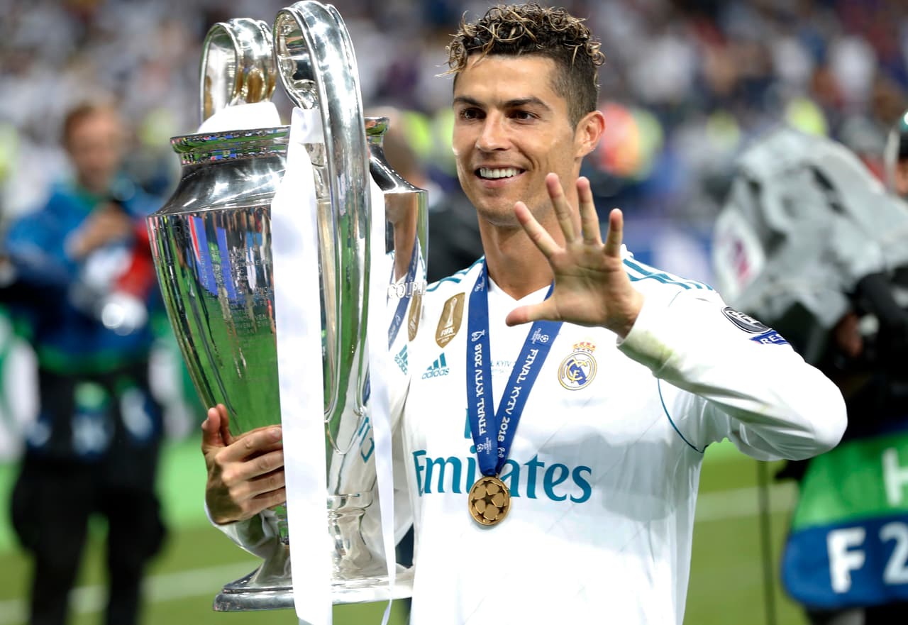 Cristiano Ronaldo - El portugués dio el paso desde el Manchester United al Madrid en el 2009 y se convirtió en figura, en histórico, en referente del club. Se fue en la pasada temporada a la Juventus con 16 títulos, entre ellos cuatro Champions League.