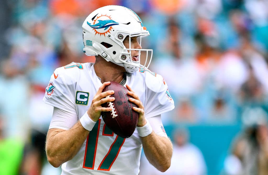 Ryan Tannehill completó 20 de 28 pases para cosechar 230 yardas con dos pases de anotación y un par de intercepciones.