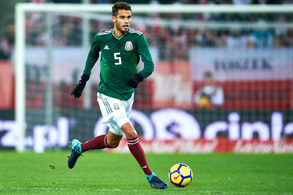 El defensa central mexicano se entrena a la espera de poder firmar con algún club europeo. A sus 25 años no pudo jugar en Rusia 2018 por lesión, y en la temporada anterior actuó con el Porto.
