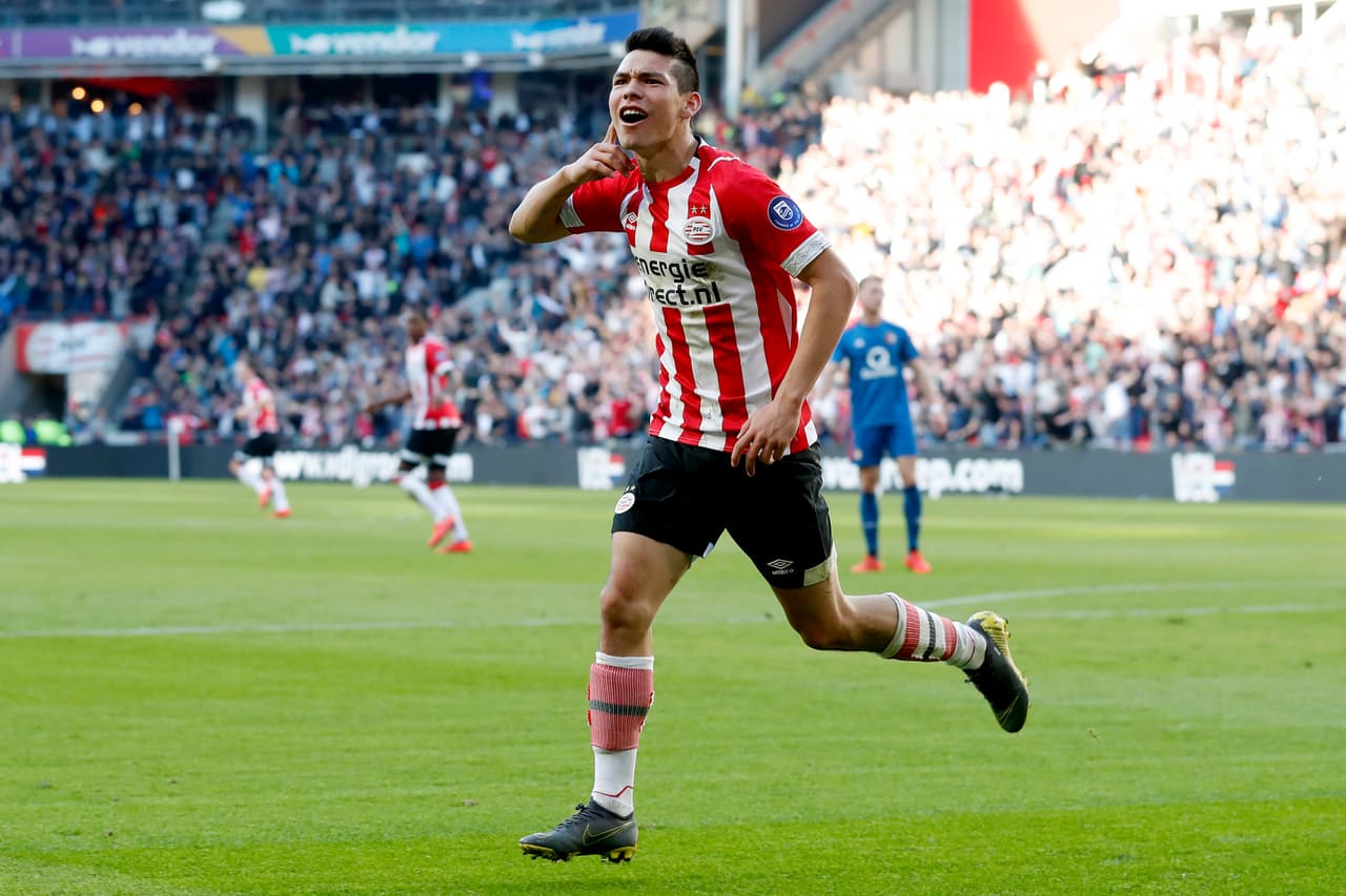 El mexicano Hirving 'Chucky' Lozano celebró su gol, el del empate 1-1 de PSV Eindhoven como local contra Feyenoord en la Jornada 23 de la Eredivisie, donde son líderes.