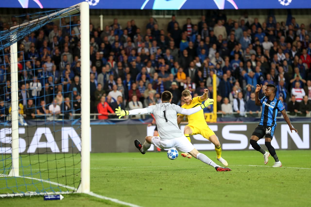 Pero a los 85 minutos el estadounidense Christian Pulisic, quien fetejaba este día su cumpleaños 20, marcó el gol que desequilibró las cosas a favor del equipo alemán.