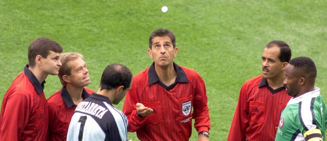 Esfandiar ‘Esse’ Baharmast árbitro Estados Unidos FIFA, España v Nigeria Francia '98