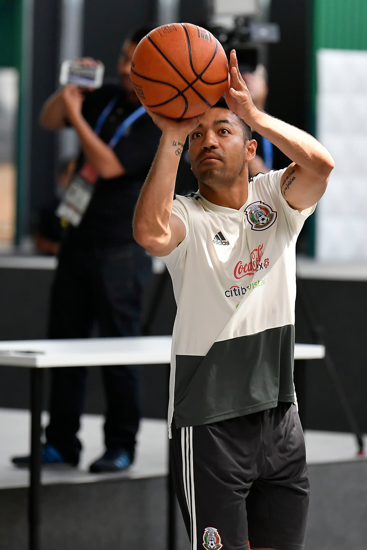 Sin embargo, eso no impidió que se tomaran un momento para medirse al mejor estilo de Stephen Curry o LeBron James.