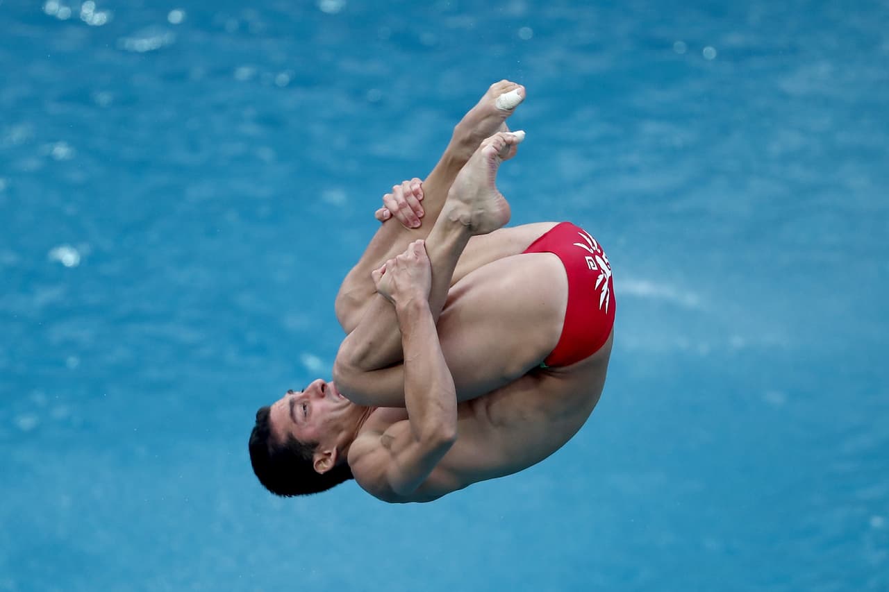 El clavadista mexicano Rommel Pacheco avanzó a la final de trampolín tres metros en Río