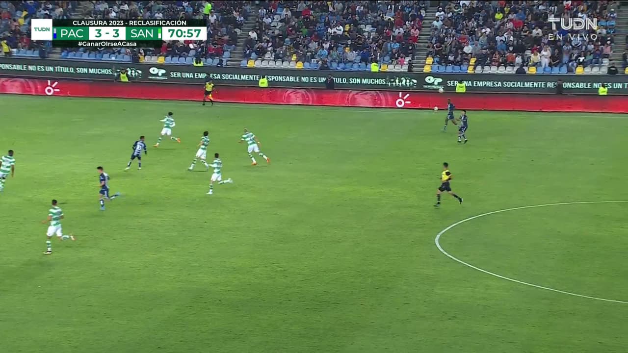 ¡TIRO ATAJADO! disparo por Luis Chávez.