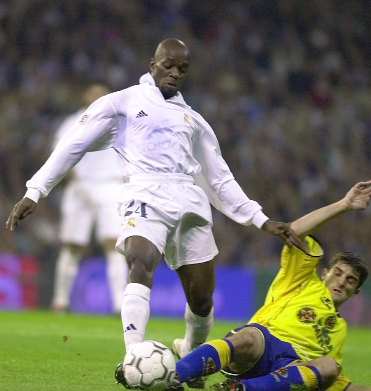Del 2000 al 2003 Claude Makelele fue un jugador muy importante para el Real Madrid. Vicente Del Bosque lo convirtió en figura, pero el equipo decidió sacarlo y se marchó al Chelsea.