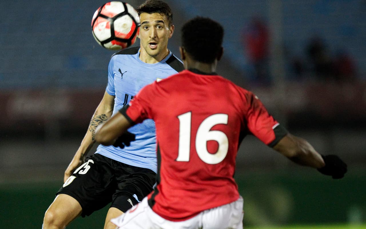 Nombre: Matías Vecino. Posición: Mediocampista. Edad: 24 años. Club: Fiorentina (Italia). Veces seleccionado: 3. Descripción: Matías juega de volante por la izquierda, es un buen pasador, aguanta bien el balón y le gusta jugar con pases cortos. Su actual equipo es la Fiorentina de la Serie A de Italia. En el 2016 recibe su primera convocatoria a la selección, y disputa su primer partido (jugo los 90 minutos) en el empate 2 a 2 frente a Brasil por las Eliminatorias Sudamericanas para Rusia 2018.