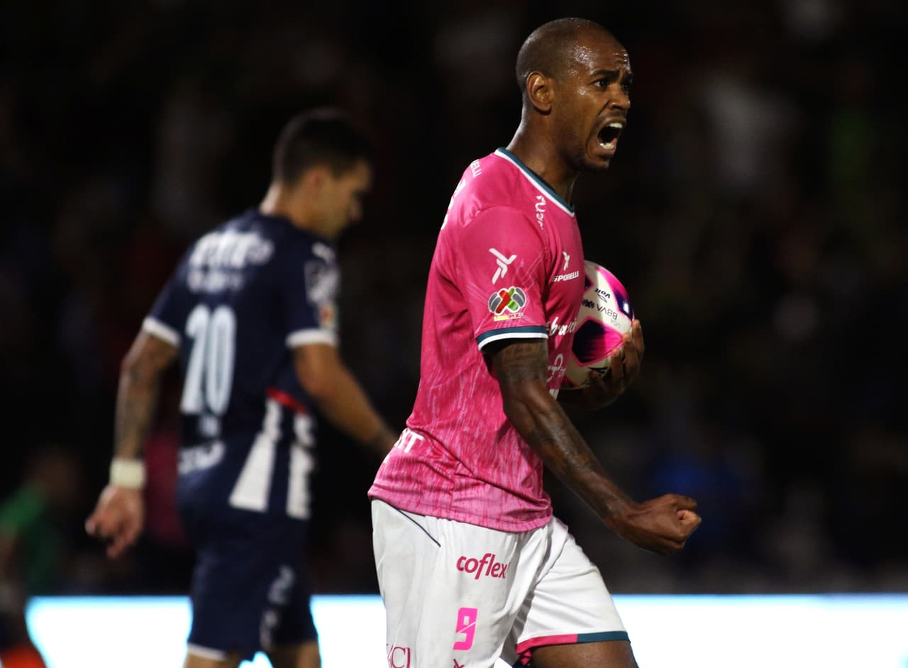 Diego Rolán empató el juego después de combinarse con Pedro Raúl.