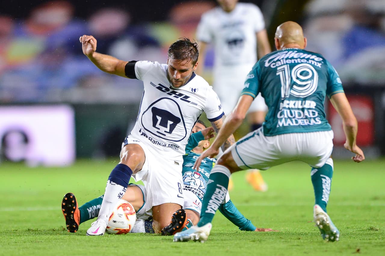 León arranca con el control del balón y decide el ritmo del partido.