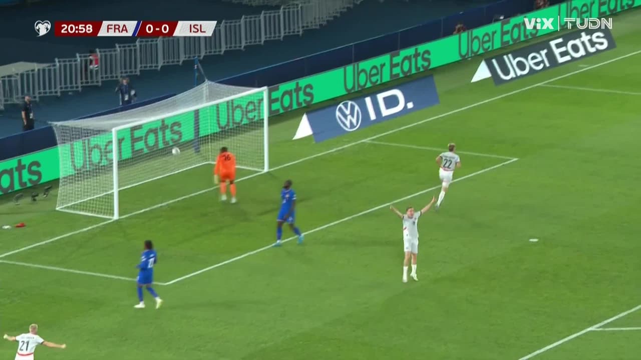 ¡¿Qué hiciste, Olise?! Tremendo error en la salida e Islandia anota