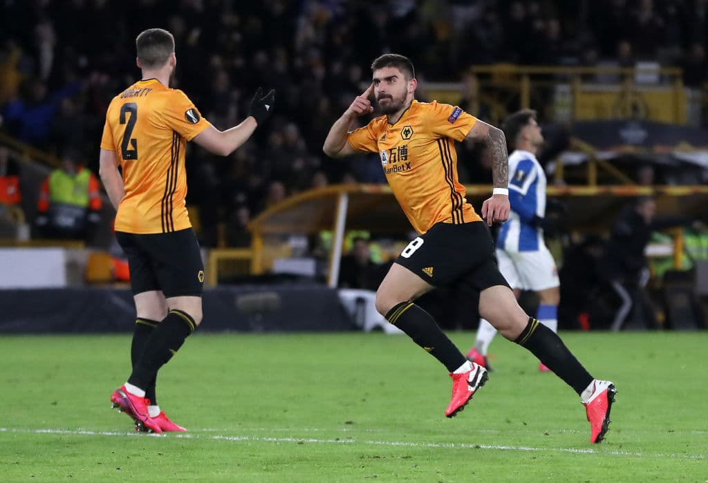 ¡Golazo! Imposible para el portero y termina por ir al fondo de la red.