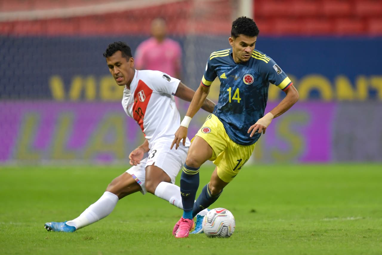 Tuvieron que pasar 33 minutos para que Colombia se manifestara en el área rival por medio de Luis Díaz, el mejor elemento cafetero del torneo.