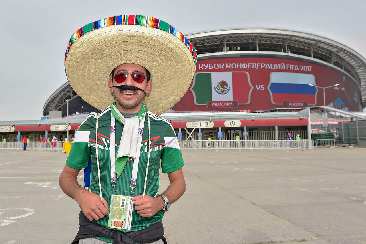Los aficionados de Rusia y México encontraron las maneras más creativas de apoyar a sus respectivas selecciones. Te compartimos las mejores imágenes de lo visto en la Kazan Arena.
