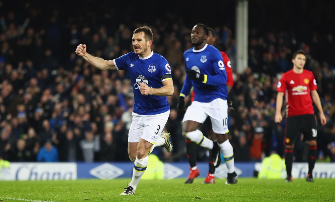 LIVERPOOL, ENGLAND - DECEMBER 04: Leighton Baines of Everton celebrates as he scores their first and equalising goal from the penalty spot during the Premier League match between Everton and Manchester United at Goodison Park on December 4, 2016 in Liverpool, England. (Photo by Clive Brunskill/Getty Images)