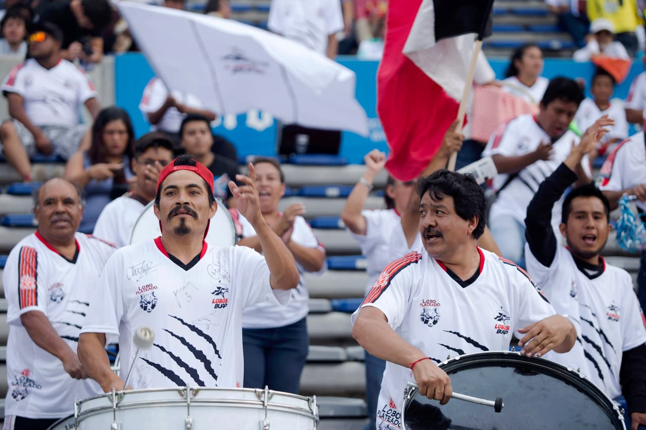 Los aficionados 'licántropos' se dieron cita e hicieron mucho ruido para demostrar que en Puebla la afición si alcanza para cobijar a dos equipos de Liga MX.
