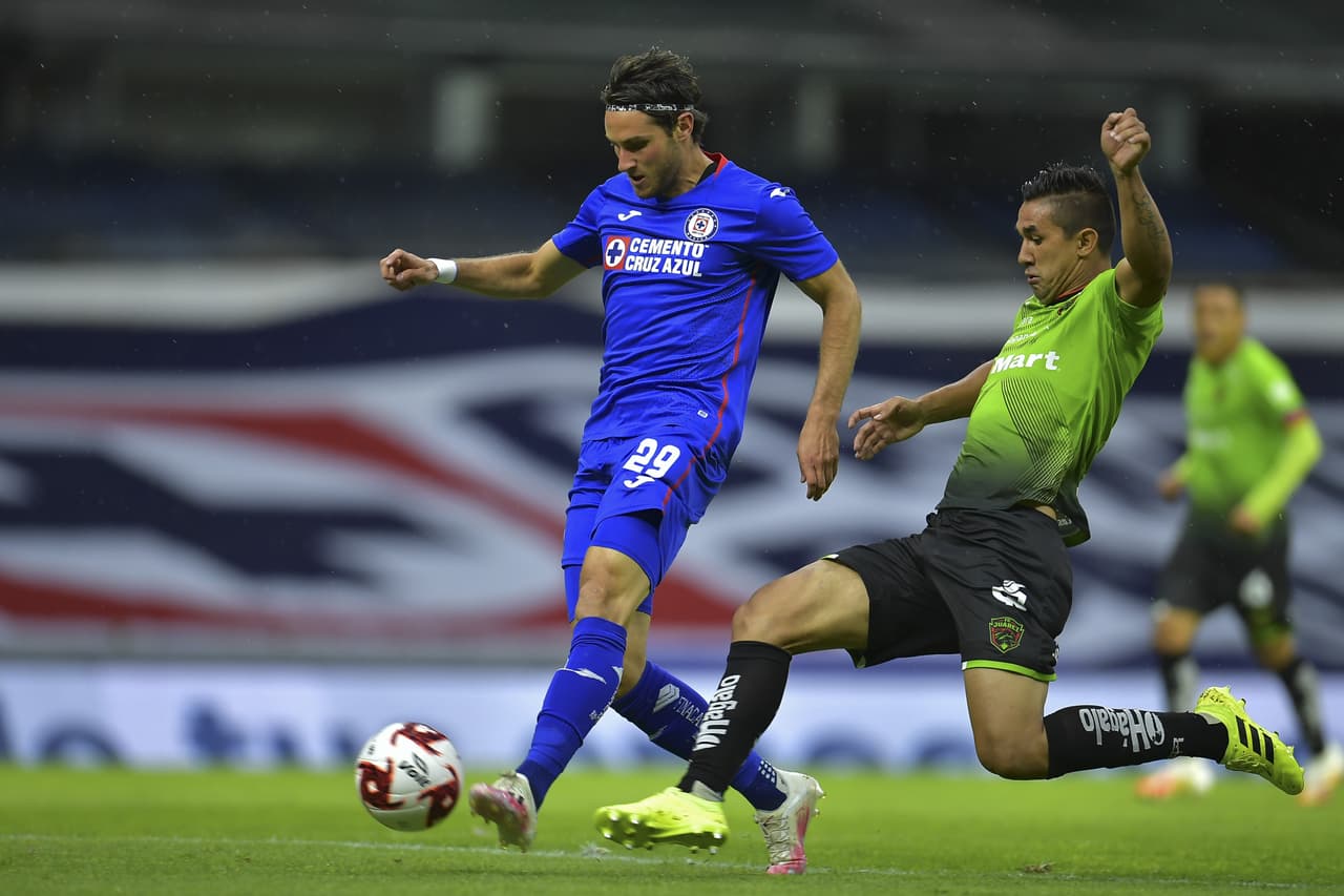 Santi Giménez tuvo el empate a los 10’, pero una genialidad de la zaga de Bravos le impidió marcar.