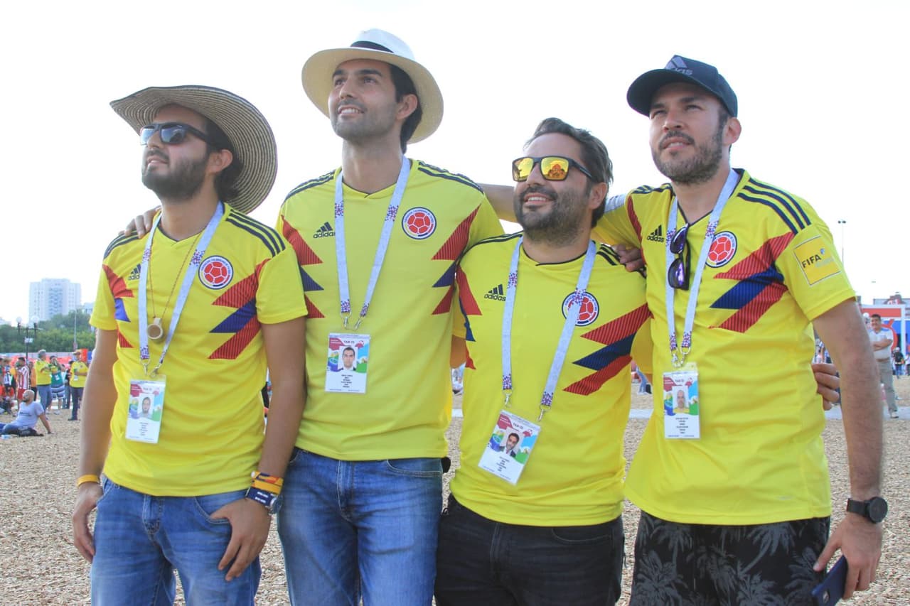 Celebración de colombianos en las calles de Kazán.