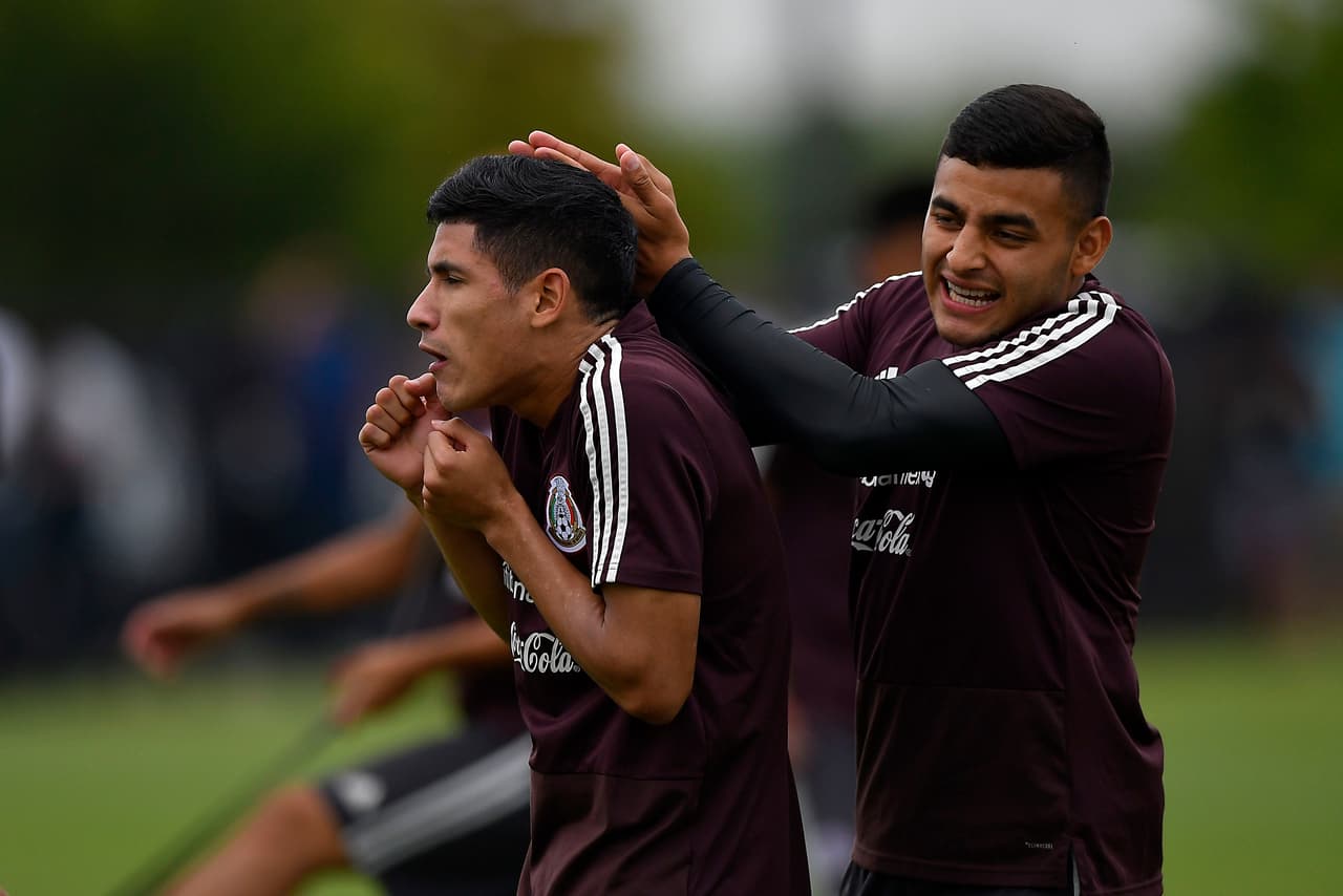 Los integrantes de la Selección Mexicana de fútbol se entrenaron, en medio de una intensa humedad en el ambiente, en las instalaciones del club de la MLS Houston Dynamo de cara a lo que será su importante duelo de los Cuartos de Final de la Copa Oro 2019, que se llevará a cabo este sábado ante Costa Rica. El trabajo duro y el buen ambiente imperaron durante la práctica del Tri.