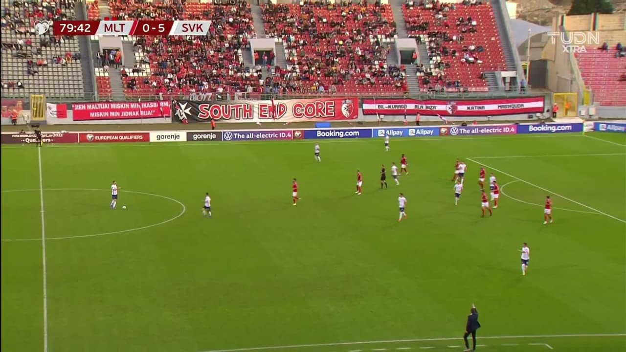 ¡GOL!  anota para Eslovaquia. Ondrej Duda
