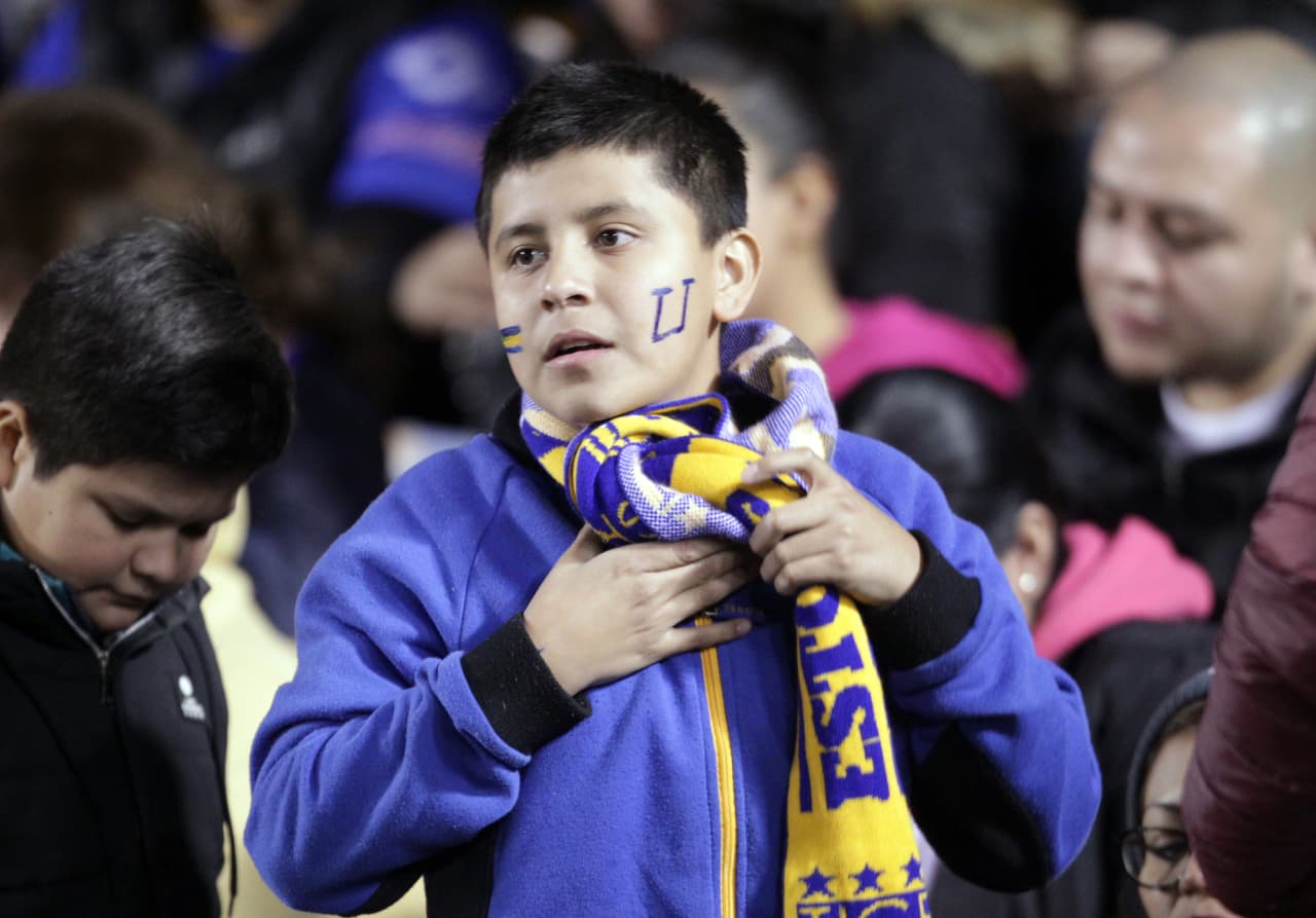 Fanáticos de Tigres aguardan por el encuentro ante Cruz Azul en la Jornada 3 del Clausura 2019.