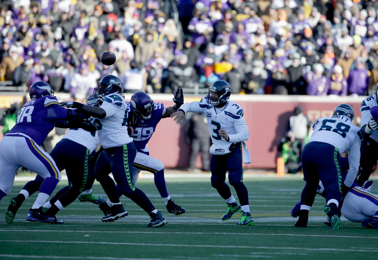 Wilson tuvo 142 yardas por aire y 21 por tierra. un pase de TD y uno interceptado.