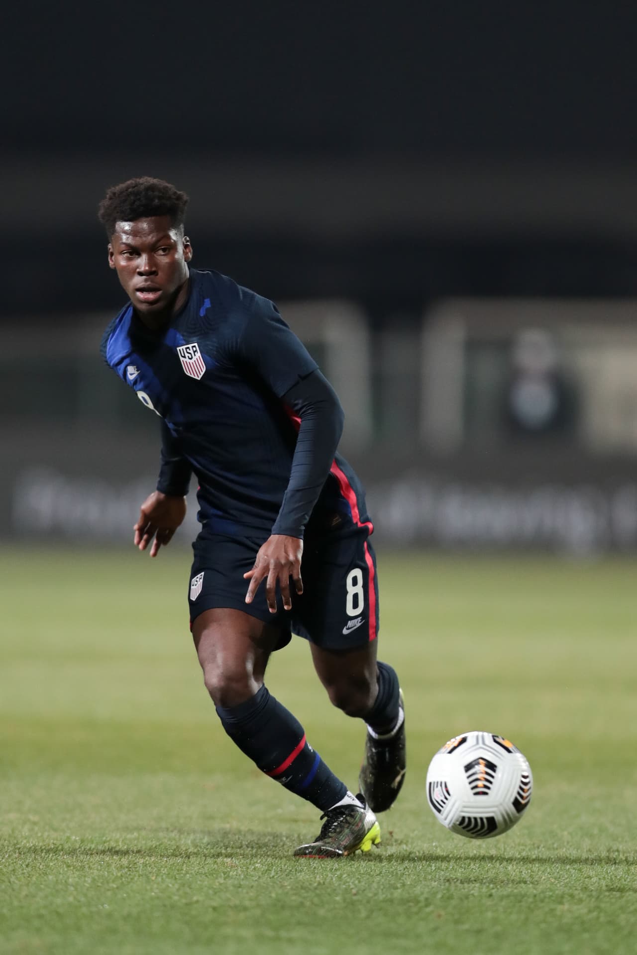 Estados Unidos se impone ante Jamaica 4-1 durante un partido amistoso. Sergiño Dest estrena cuenta goleadora con el selectivo estadounidense, pues abrió el marcador al minuto 34, seguido de Brenden Aaronson y Sebastian Lleglet cerró con broche de oro, pues anota doblete rumbo al final del encuentro.