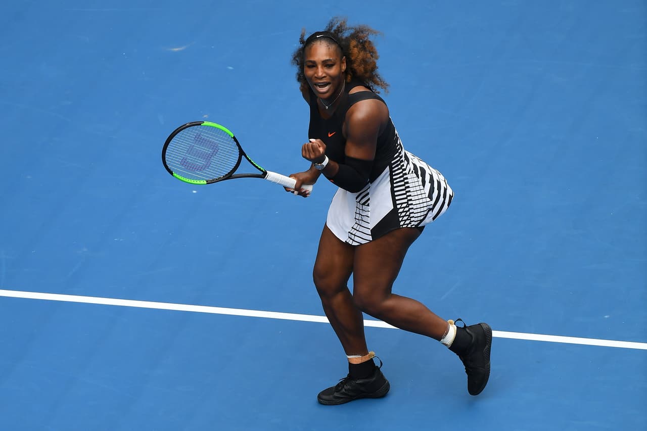 Durante los primeros cinco games del segundo set, Serena Williams dio rienda suelta a un tenis impecable en su partido de primera ronda del Abierto de Australia. Pero luego acusó la falta de rodaje, dándole un hilo de esperanza a Belinda Bencic. Williams no tardó en poner las cosas en orden al vencer 6-4, 6-3 a la suiza.