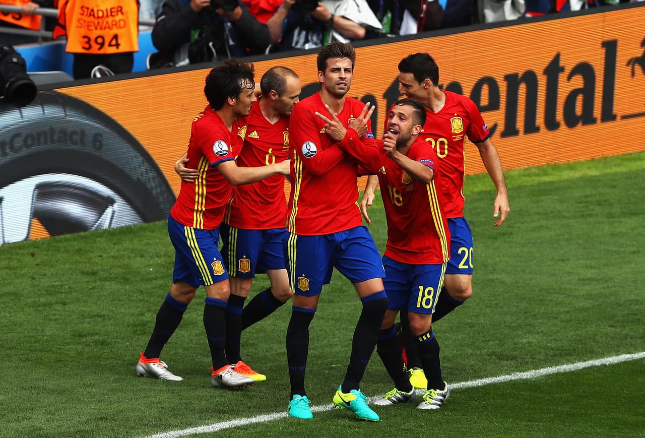 La roja se sacudió la presión de su debut y los polémicas fuera de la cancha por parte de algunos elementos.