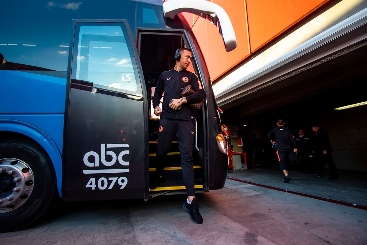 Agustín Marchesín bajó con tranquilidad del autobús que los trasladó al estadio y se mostraba concentrado.