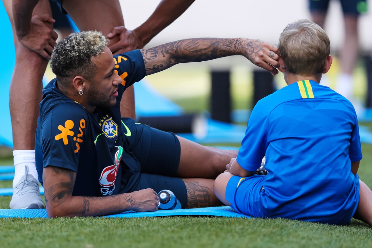 Neymar Jr (izq.) y su hijo Davi Lucca da Silva Santos.