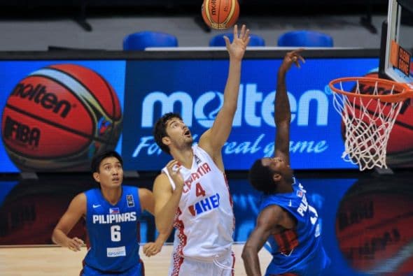 El equipo asiático, a priori uno de los más débiles del campeonato, a punto estuvo de dar la sorpresa ante sus numerosos aficionados (unos 2.000 en el Pabellón de San Pablo de Sevilla), gracias a la gran actuación de su pivote Andray Blatche, autor de 28 puntos y 12 rebotes y del tirador Jeff Chan, con 17 tantos y 4 de 6 en tiros triples.
