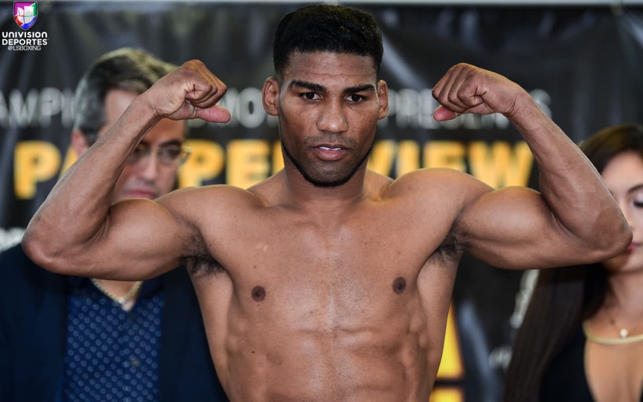 Yuriorkis 'El Ciclón de Guantánamo' Gamboa se pasó el límite de las 135 libras por cuatro onzas de cara a su pelea ante el mexicano Miguel 'Barreterito' Beltrán.