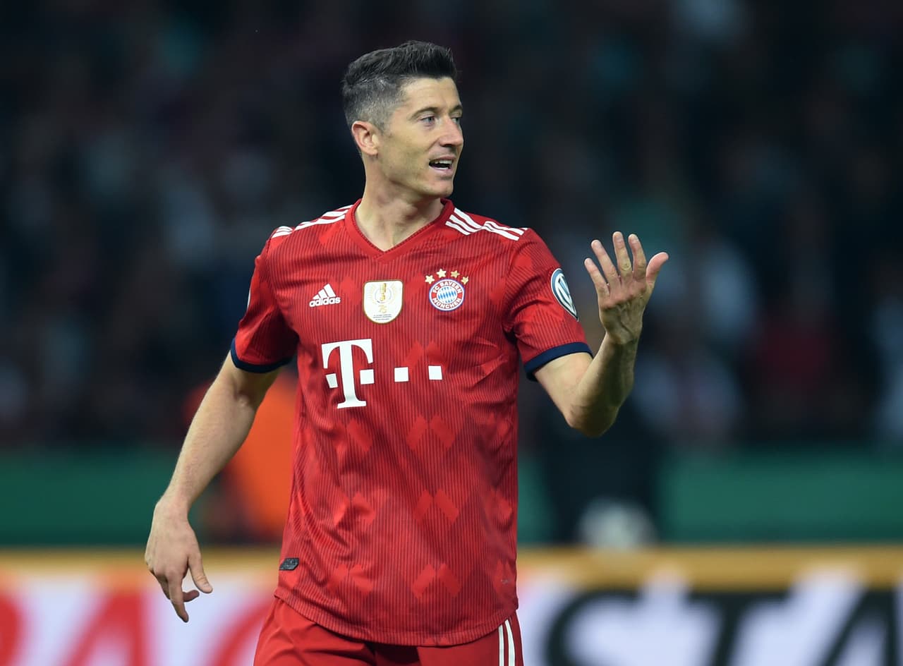 Si bien se ha hablado de Real Madrid y PSG, ahora hay algunas versiones que ponen a Robert Lewandowski en el radar del Chelsea para reemplazar a Morata.