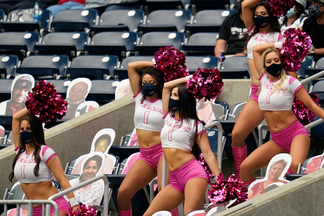 La campaña de la NFL ‘Crucial Catch’, lucha contra el cáncer a través de una temprana detección y reducción de riesgo. La Liga se une con elementos dentro y fuera de la cancha, para concientizar y ayudar a las personas que sufren esta batalla.