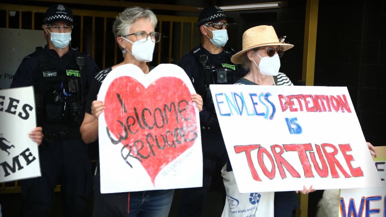 Aficionados de Djokovic y antivacunas se manifiestan en Melbourne