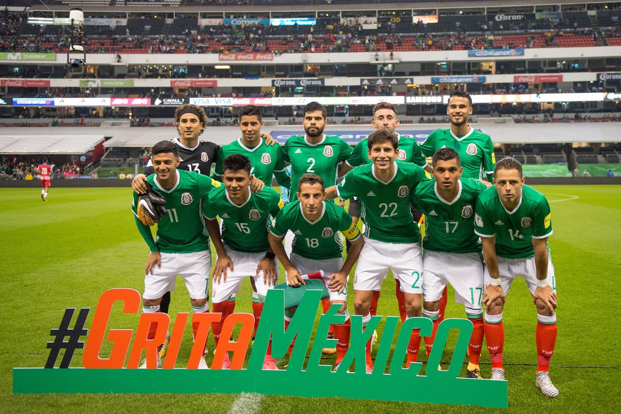 Ante Panamá en el Azteca, Osorio rotó sistema: línea de tres centrales (Araujo, Ayala y Reyes) con dos carrileros (Gallardo y Damm). Javier Hernández solo adelante con Corona y Vela flanqueándolo.