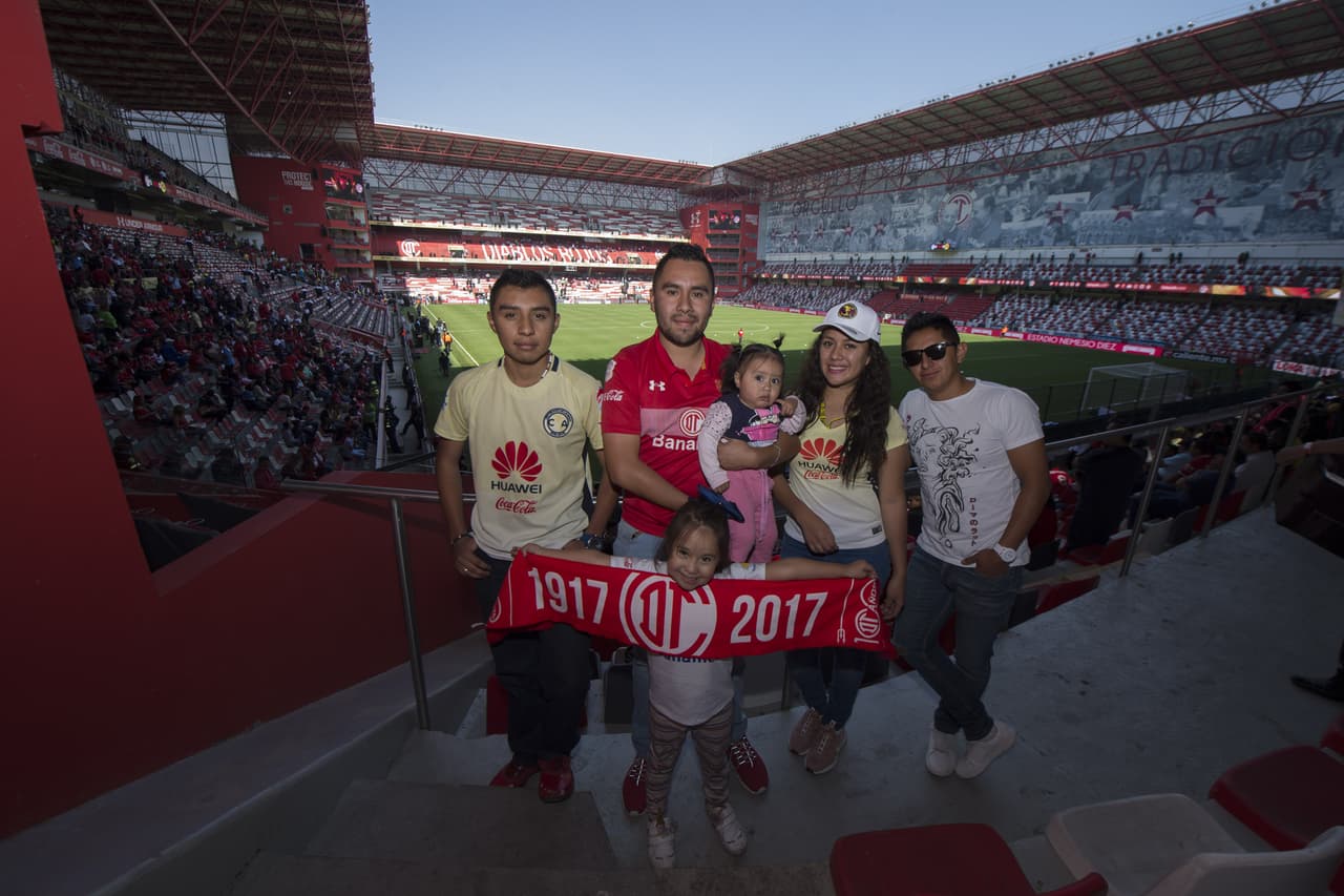 La alegría y el color de los hinchas de Toluca y América se tomaron el estadio Nemesio Diez en medio de la fiesta de la Jornada 15 del Clausura 2019 en la Liga MX, en medio de la celebración del Mes del Niño.