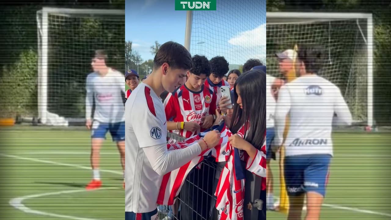Armando Hormiga González convive con los fans en medio de la incertidumbre de su salida 