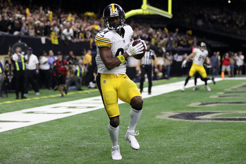 Pero se vino el momento del show para Antonio Brown. Primero, restando 4:53 en el tercer cuarto, capturó pase de anotación de 3 yardas para poner la poizarra 24-21, acercaba a los suyos.