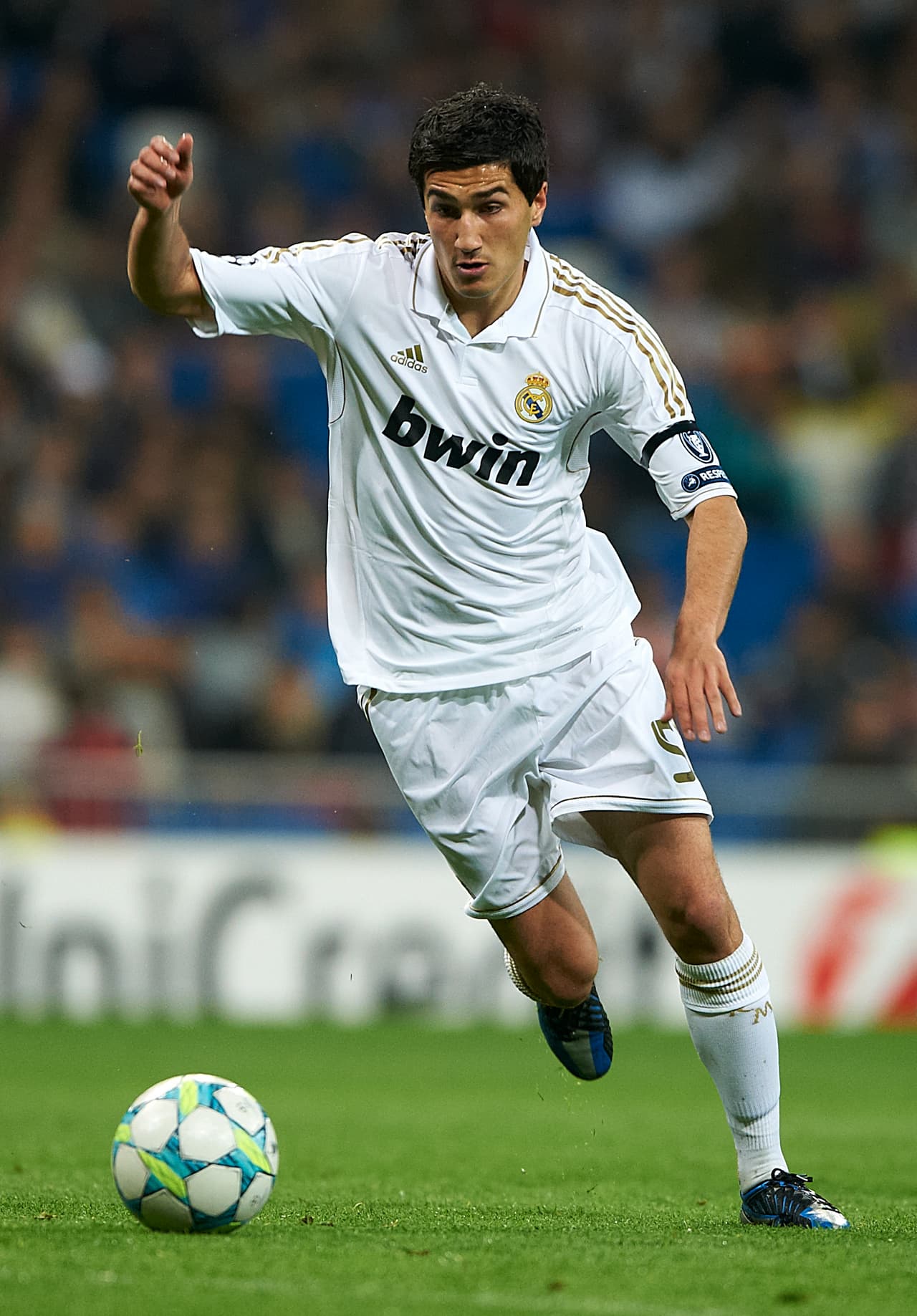 Tras ser elegido mejor jugador de la Bundesliga en 2011, el turco Nuri Sahin fichó por seis temporadas con el Real Madrid. En el Bernabéu sufrió un retroceso de juego y acabó cedido en el Liverpool, donde tampoco hizo nada. Hoy está de vuelta en el banquillo de suplentes del Borussia Dortmund.