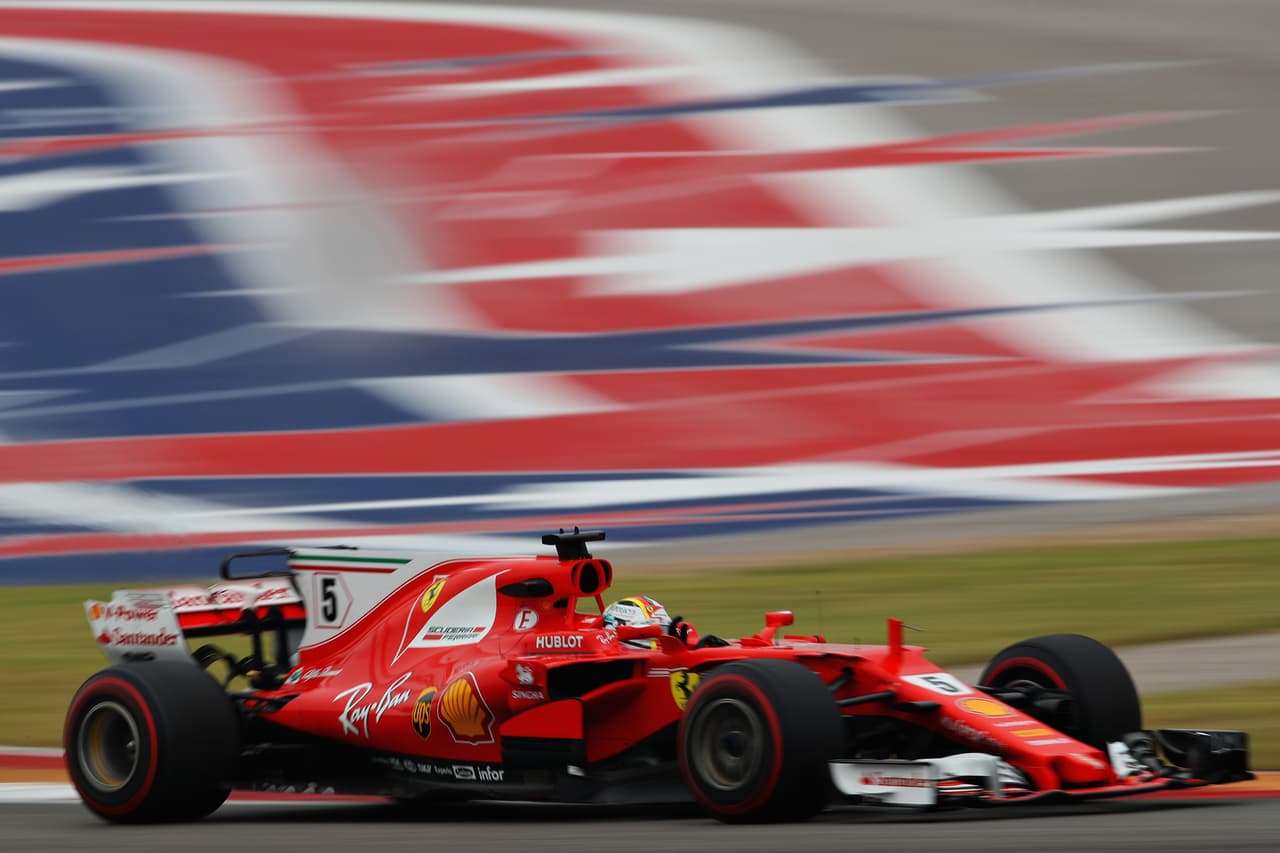 Quien siguió de cerca al británico fue Sebastian Vettel (Ferrari) marcando un tiempo de 1:36:928.