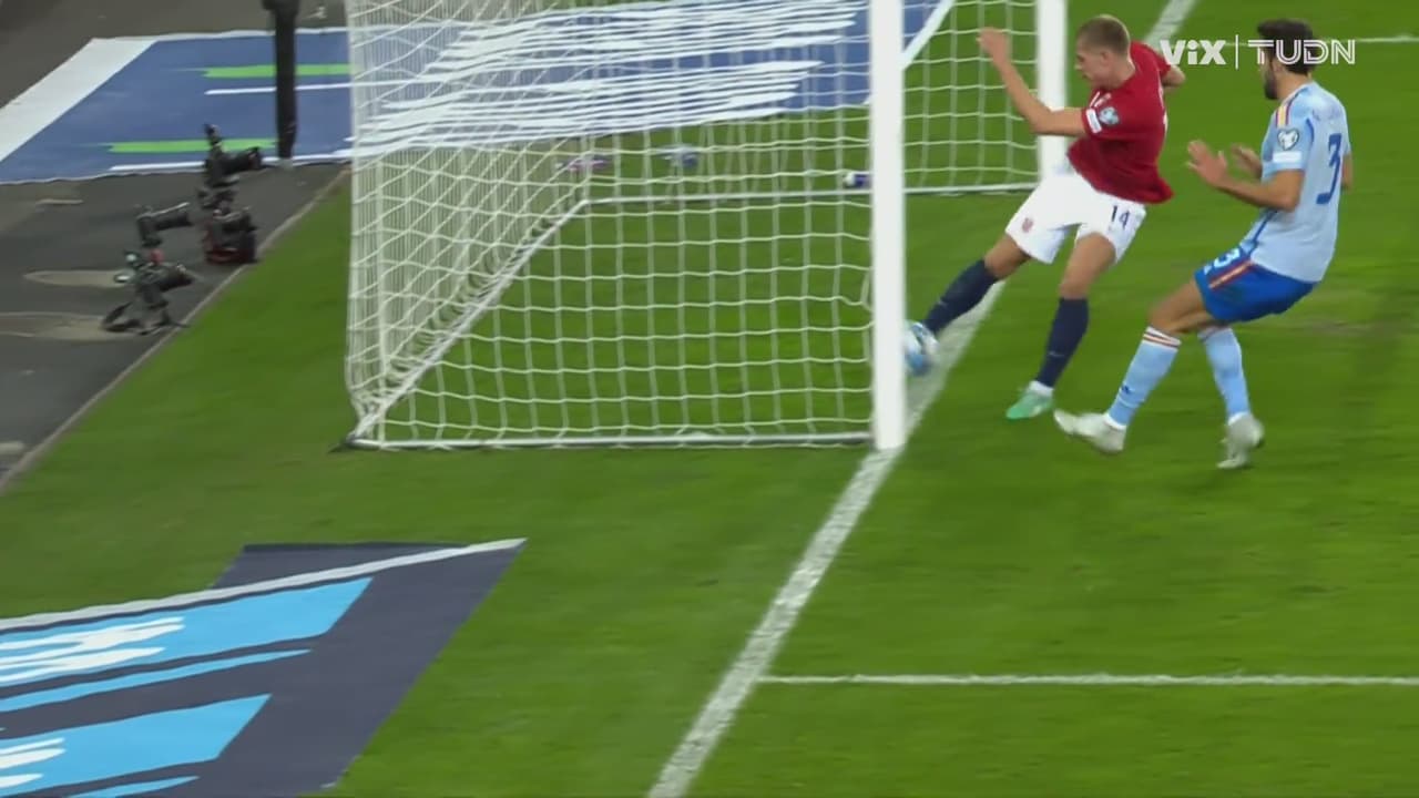 ¡La sacó en la línea! Oportuna intervención de Ryerson salva a Noruega