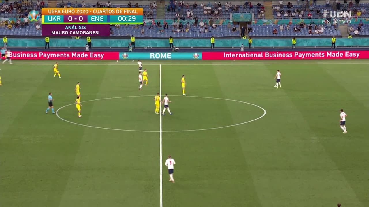 Arranca el partido y la pelota está en juego.