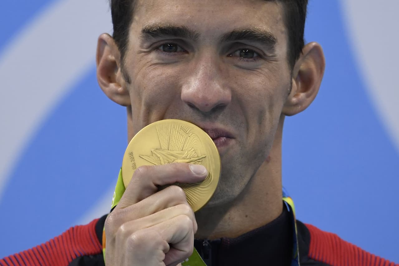 Phelps logra su cuarto título olímpico en esta prueba con una marca de 1.54.66. Consigue su 22ª medalla de oro y 26 en total.