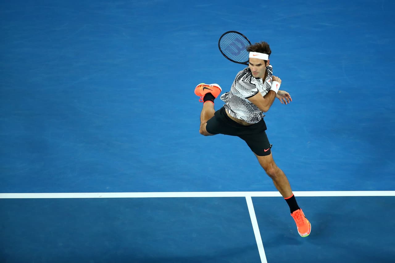 En una gran batalla, el suizo Roger Federer rompió su racha de cinco semifinales perdidas en Australia, al vencer a su compatriota Stan Wawrinka por 7-5, 6-3, 1-6, 4-6 y 6-3, y siete años después luchará por su quinta corona en Melbourne.