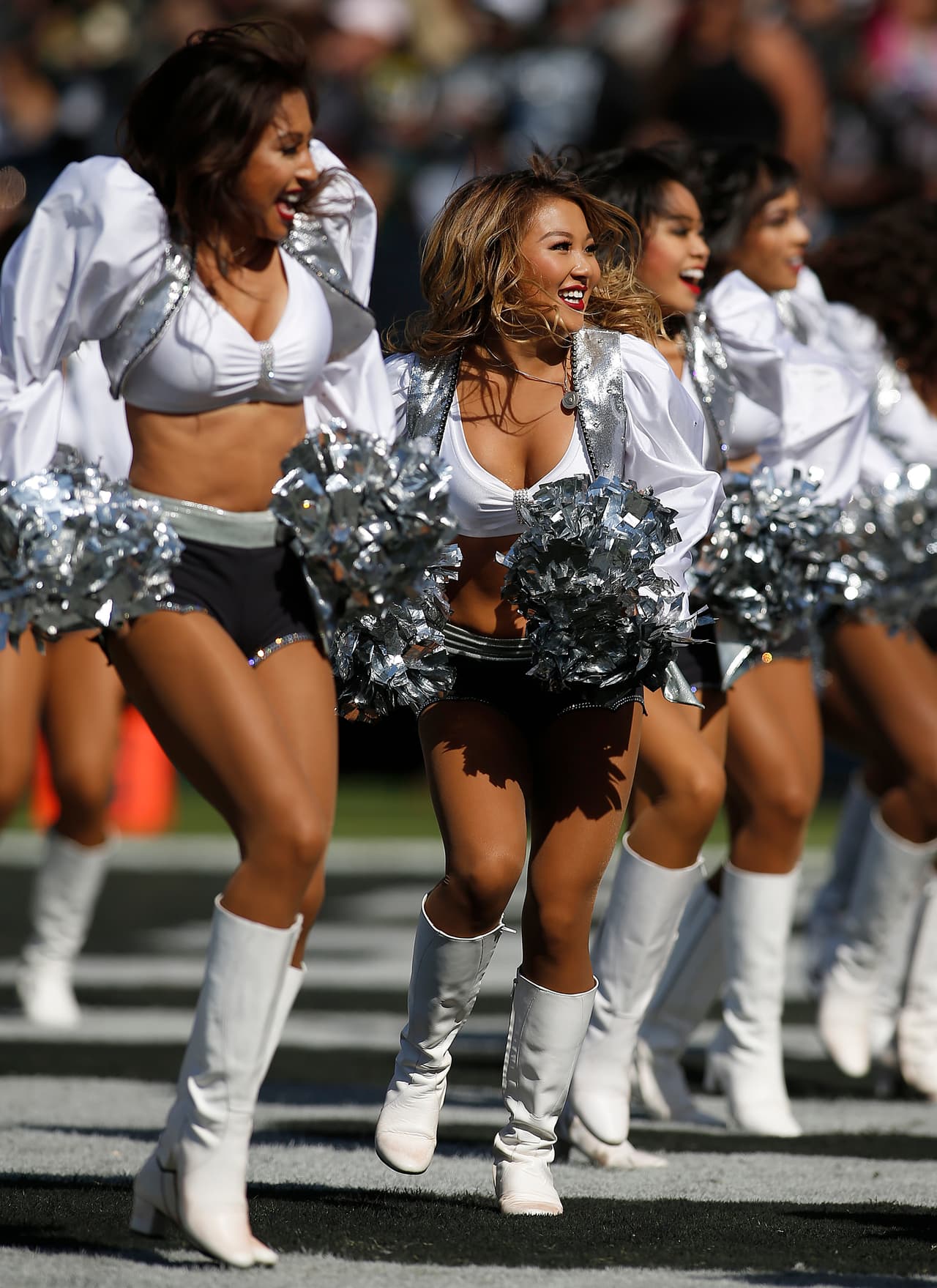 Son hermosas, tienen energía y sus bailes le dan alegría al ambiente en los estadios de la NFL: sin duda, las porristas tienen un papel muy especial para el espectáculo del fútbol americano.