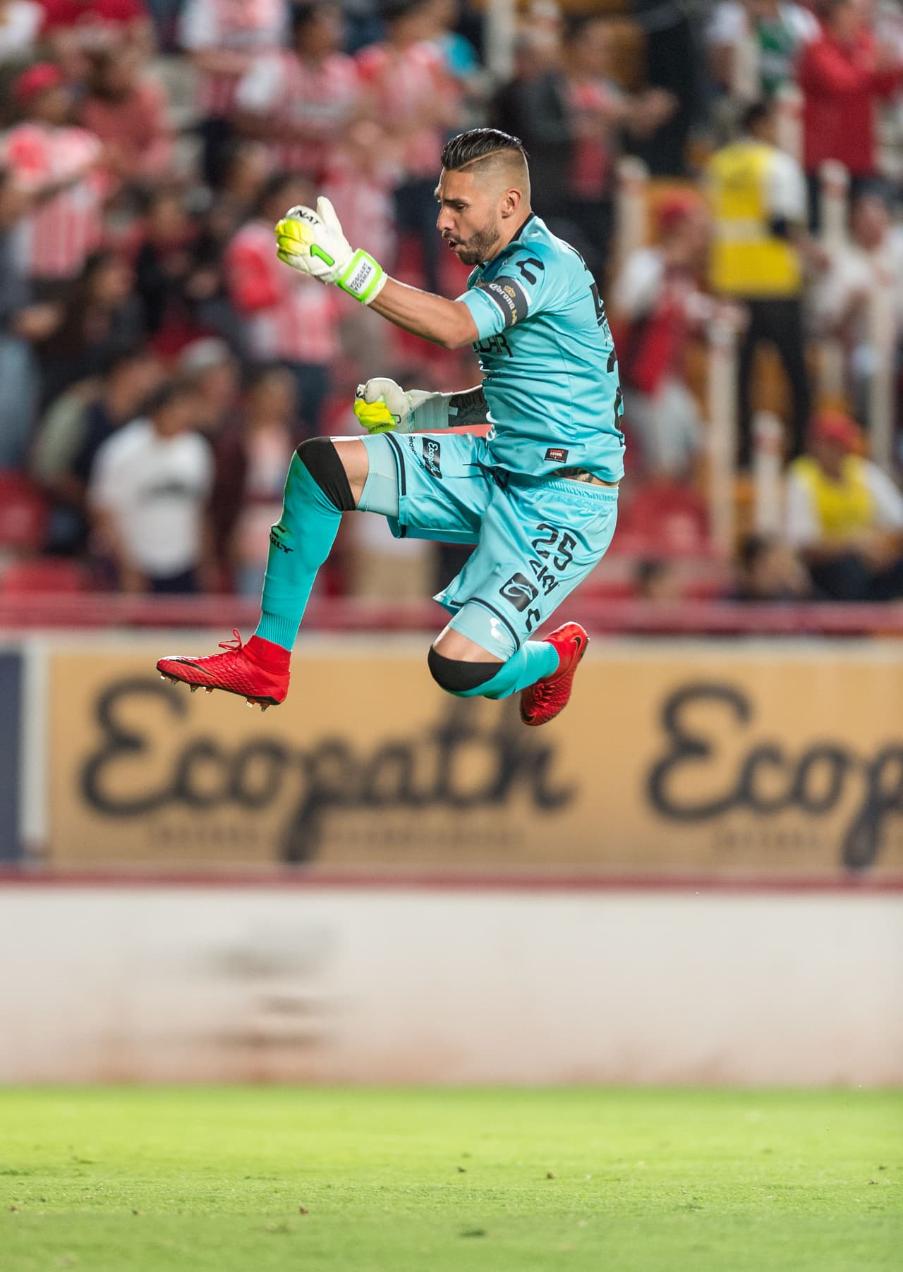 Necaxa clasificó a cuartos de final de la Copa MX luego de su triunfo 2-1 y sueña con un título este semestre.
